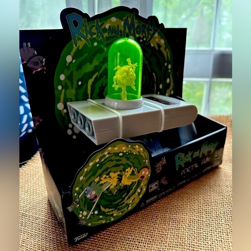 Rick and Morty Toy Portal Gun New in Box - Picture 5 of 6